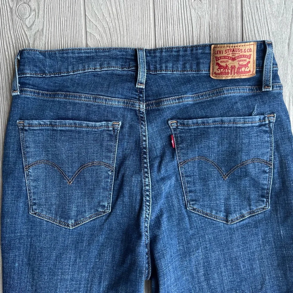Levi’s 721 High Rise Distressed Skinny Size 31 31x29